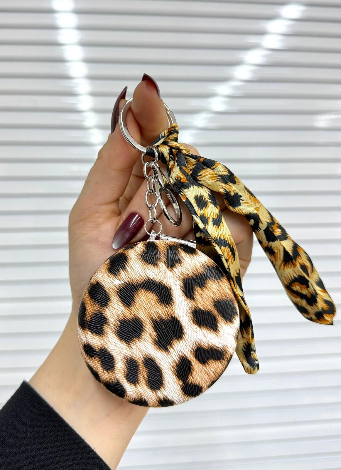 Leopar Desenli Fularlı Anahtarlıklı Mini Ayna 12 Adet