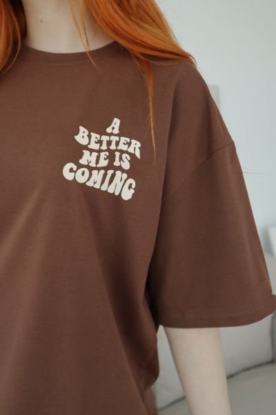 Kahverengi Sırt Baskılı Better Me Is T-Shirt Kahverengi - S