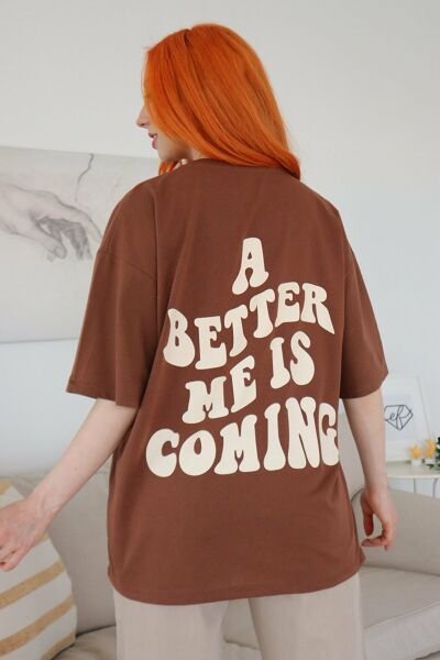 Kahverengi Sırt Baskılı Better Me Is T-Shirt Kahverengi - L