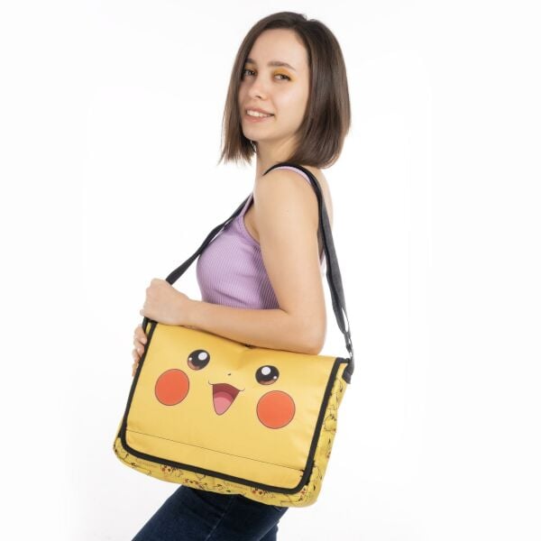 Pikachu Baskılı Postacı Çantası