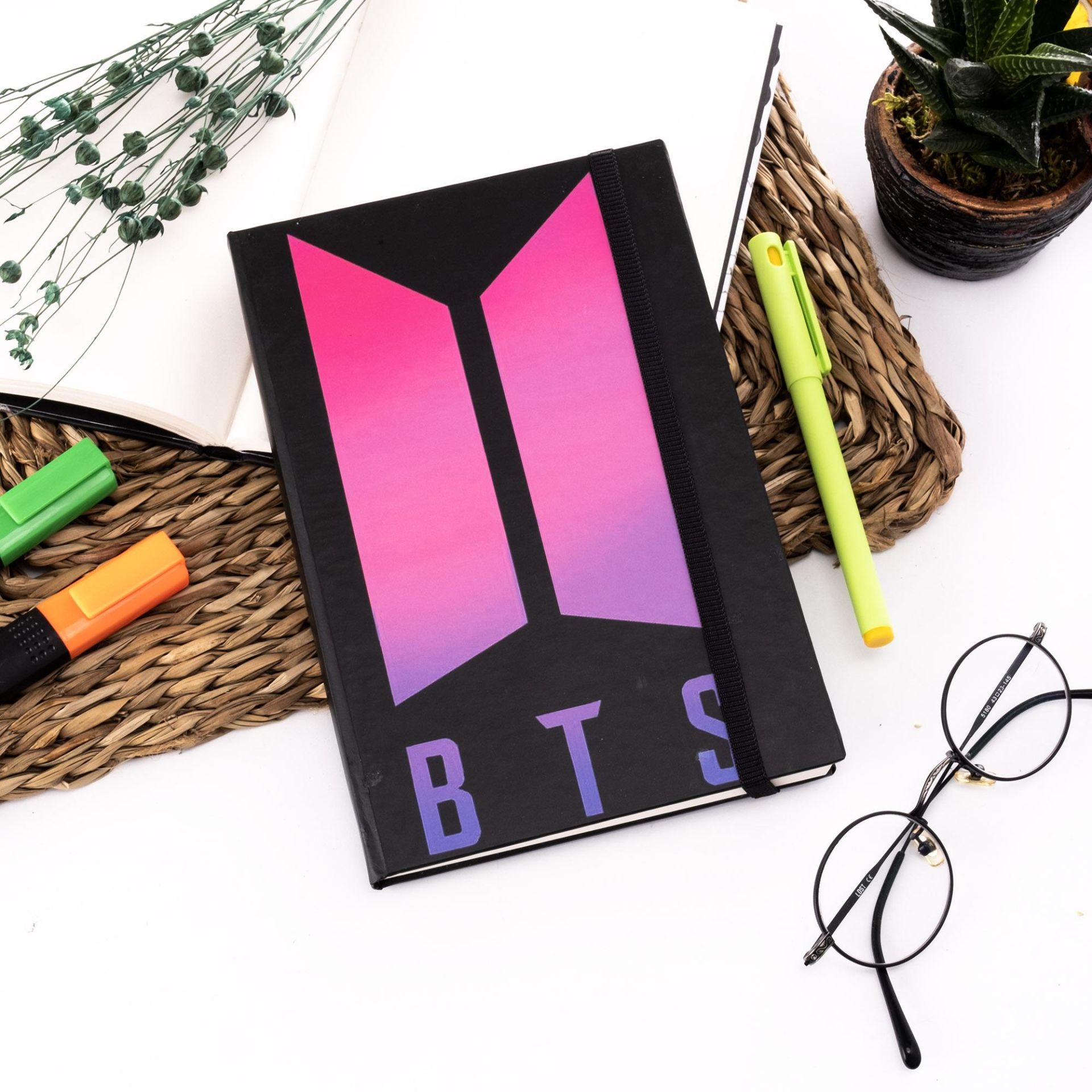 Bts Tasarımlı Lastikli Defter