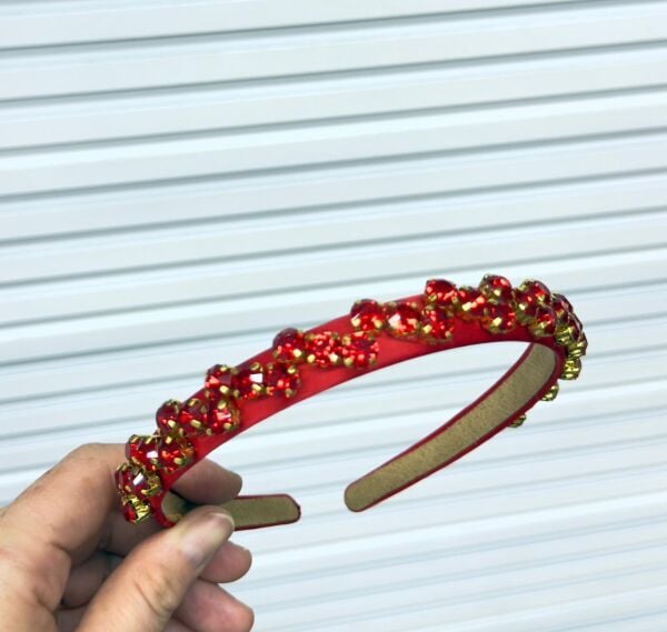 Taşlı Modern Taç Modeli