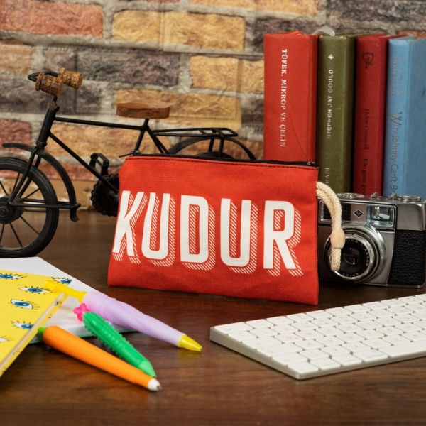 Kudur Yazılı Bez Kalemlik