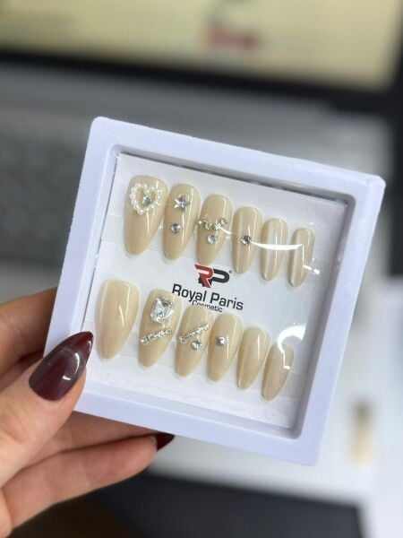 Badem Model Taşlı Takma Tırnak 12 Adet