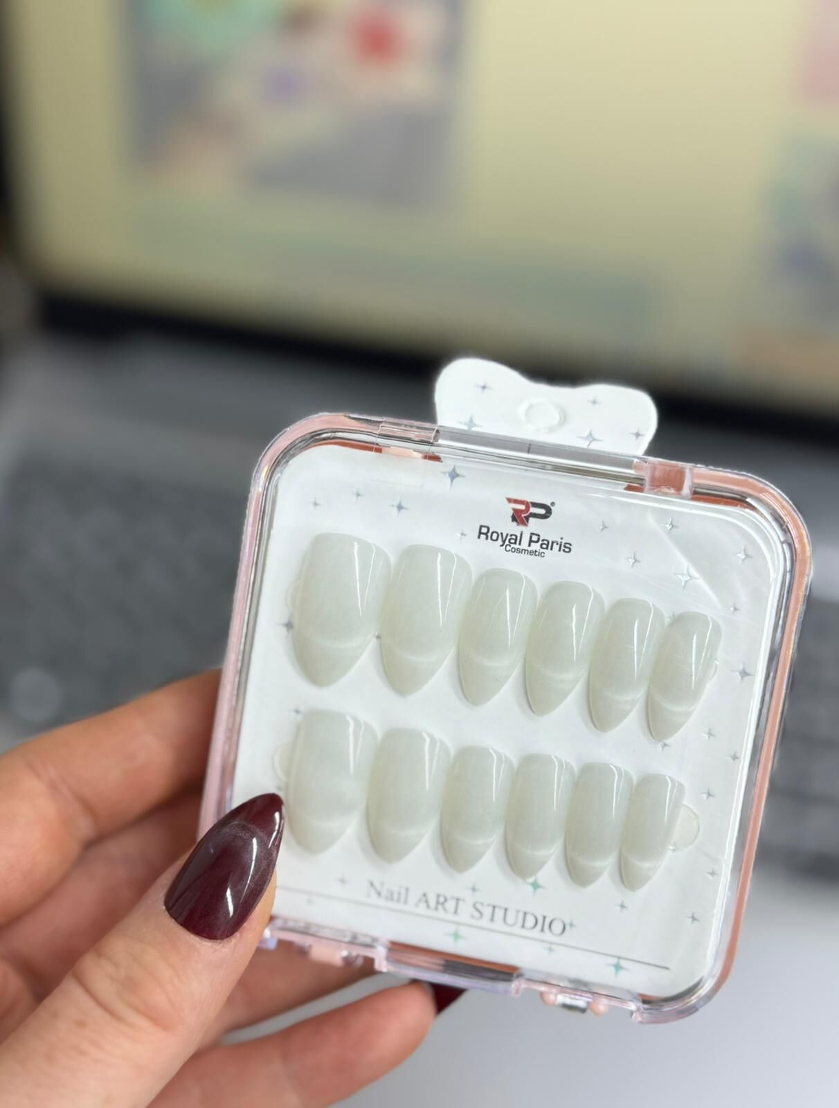 Badem Model Kedi Göz Takma Tırnak