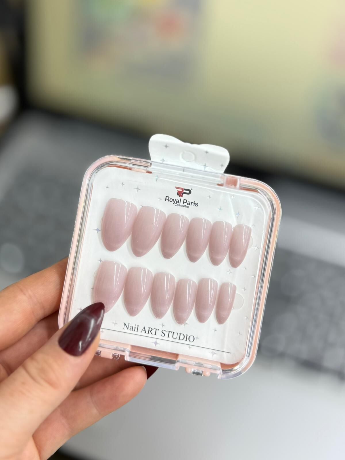 Badem Model Kedi Göz Takma Tırnak