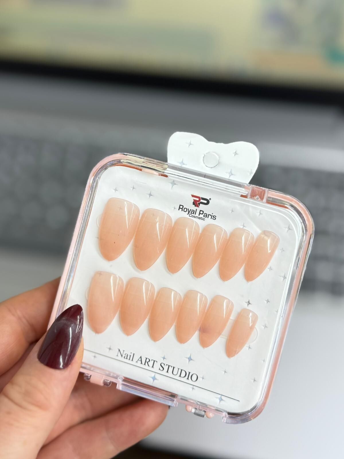 Badem Model Kedi Göz Takma Tırnak